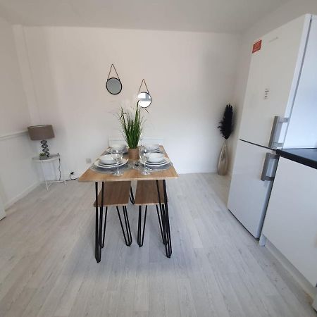 Bv Luxury Spacious 3 Bedroom House At Isaac Close Manchester Bagian luar foto