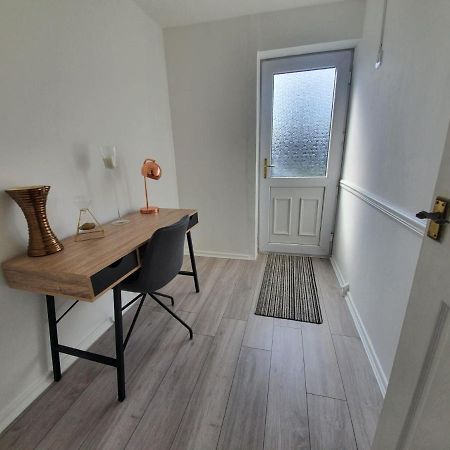 Bv Luxury Spacious 3 Bedroom House At Isaac Close Manchester Bagian luar foto