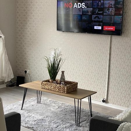 Bv Luxury Spacious 3 Bedroom House At Isaac Close Manchester Bagian luar foto
