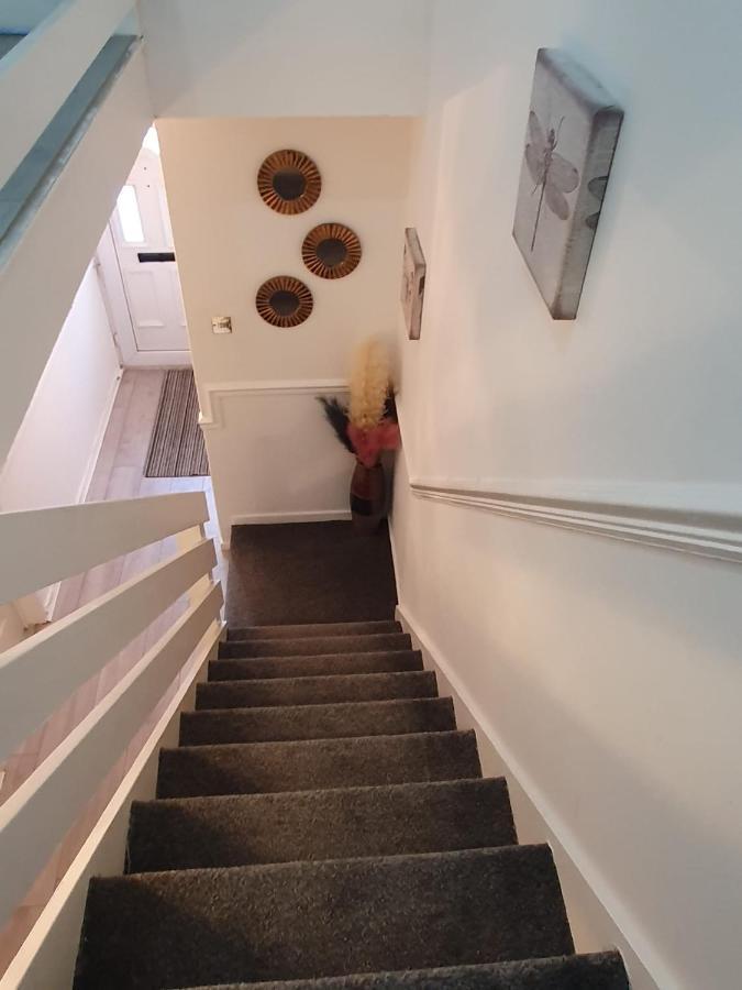 Bv Luxury Spacious 3 Bedroom House At Isaac Close Manchester Bagian luar foto