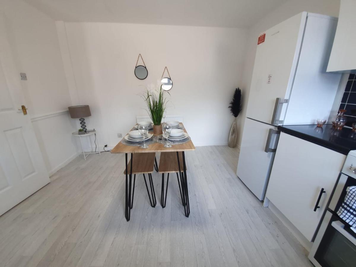 Bv Luxury Spacious 3 Bedroom House At Isaac Close Manchester Bagian luar foto