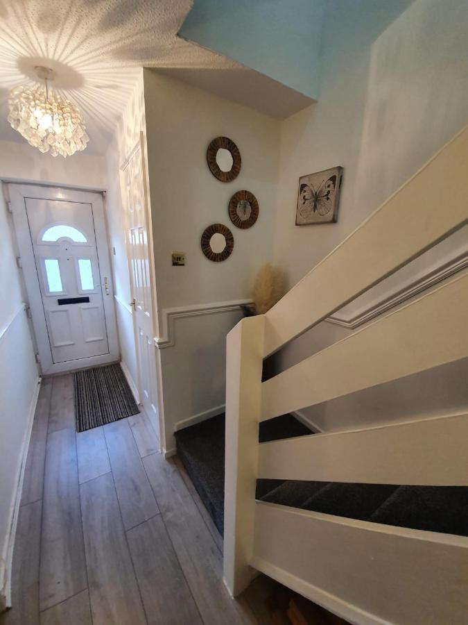 Bv Luxury Spacious 3 Bedroom House At Isaac Close Manchester Bagian luar foto