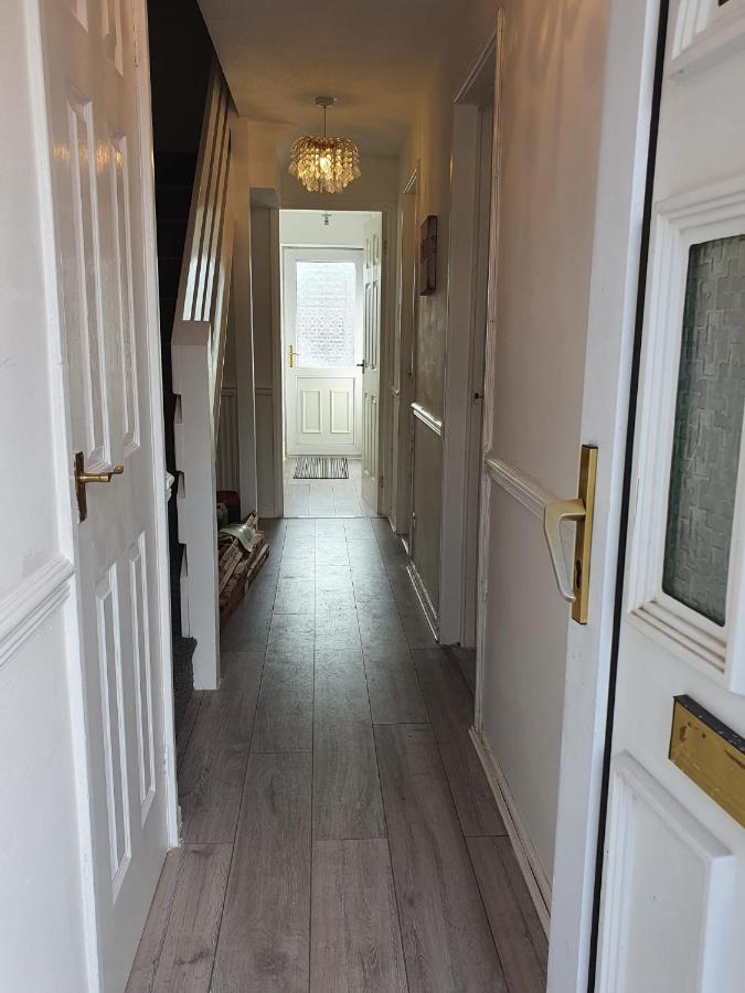 Bv Luxury Spacious 3 Bedroom House At Isaac Close Manchester Bagian luar foto