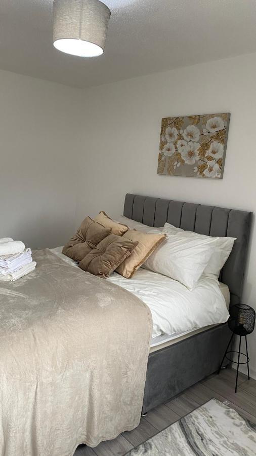 Bv Luxury Spacious 3 Bedroom House At Isaac Close Manchester Bagian luar foto