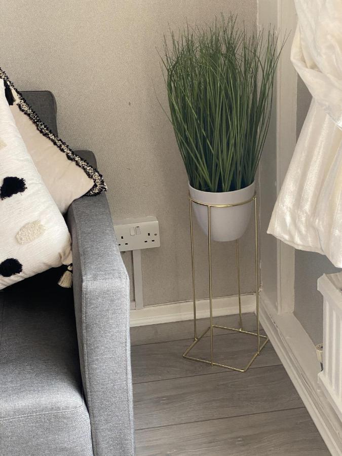 Bv Luxury Spacious 3 Bedroom House At Isaac Close Manchester Bagian luar foto