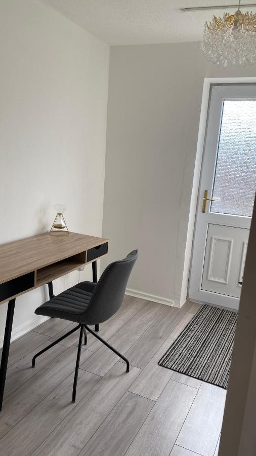 Bv Luxury Spacious 3 Bedroom House At Isaac Close Manchester Bagian luar foto