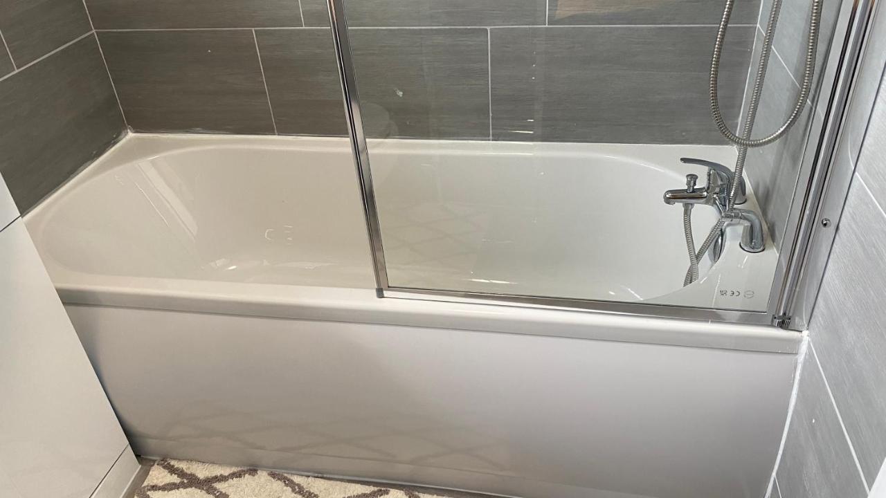 Bv Luxury Spacious 3 Bedroom House At Isaac Close Manchester Bagian luar foto