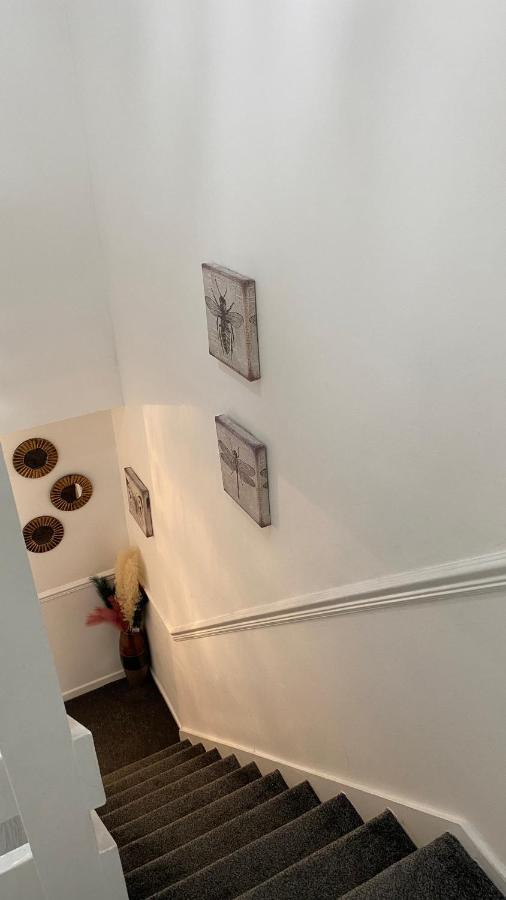 Bv Luxury Spacious 3 Bedroom House At Isaac Close Manchester Bagian luar foto
