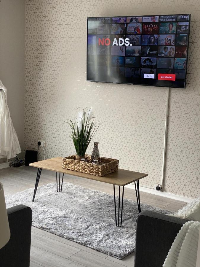 Bv Luxury Spacious 3 Bedroom House At Isaac Close Manchester Bagian luar foto
