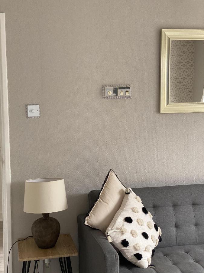 Bv Luxury Spacious 3 Bedroom House At Isaac Close Manchester Bagian luar foto