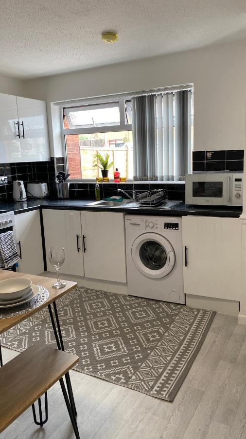 Bv Luxury Spacious 3 Bedroom House At Isaac Close Manchester Bagian luar foto