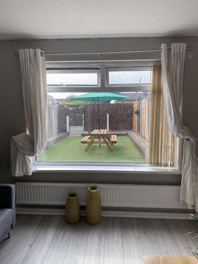 Bv Luxury Spacious 3 Bedroom House At Isaac Close Manchester Bagian luar foto