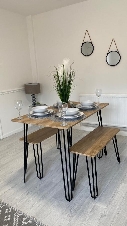 Bv Luxury Spacious 3 Bedroom House At Isaac Close Manchester Bagian luar foto