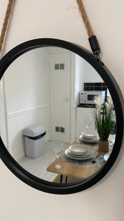 Bv Luxury Spacious 3 Bedroom House At Isaac Close Manchester Bagian luar foto