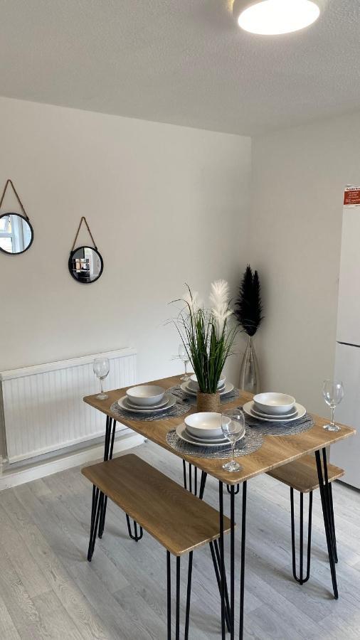 Bv Luxury Spacious 3 Bedroom House At Isaac Close Manchester Bagian luar foto