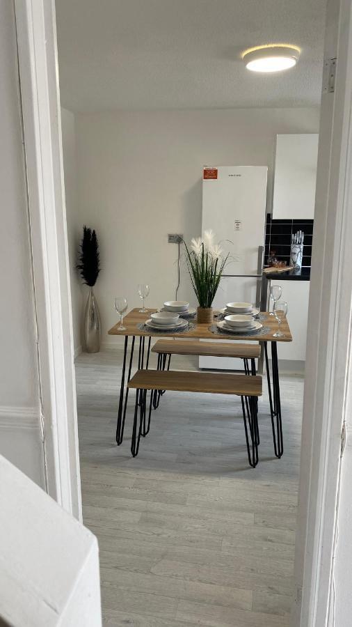 Bv Luxury Spacious 3 Bedroom House At Isaac Close Manchester Bagian luar foto