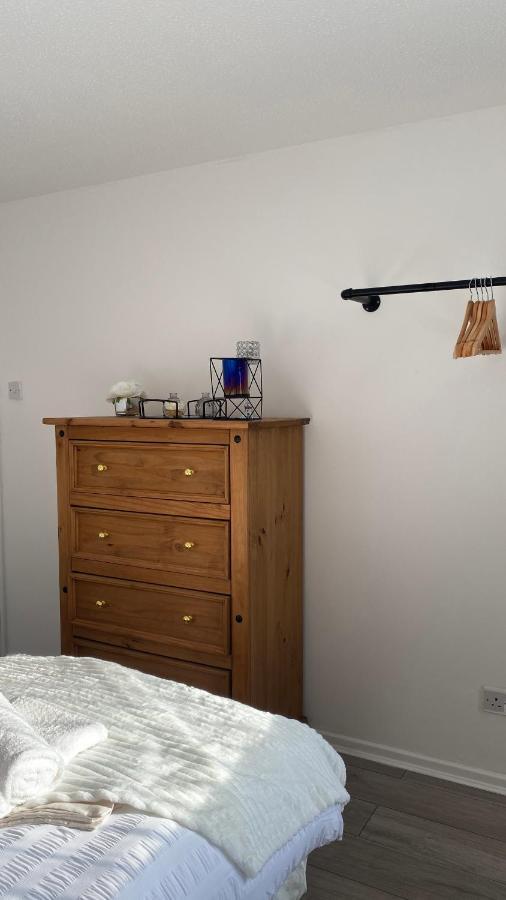 Bv Luxury Spacious 3 Bedroom House At Isaac Close Manchester Bagian luar foto