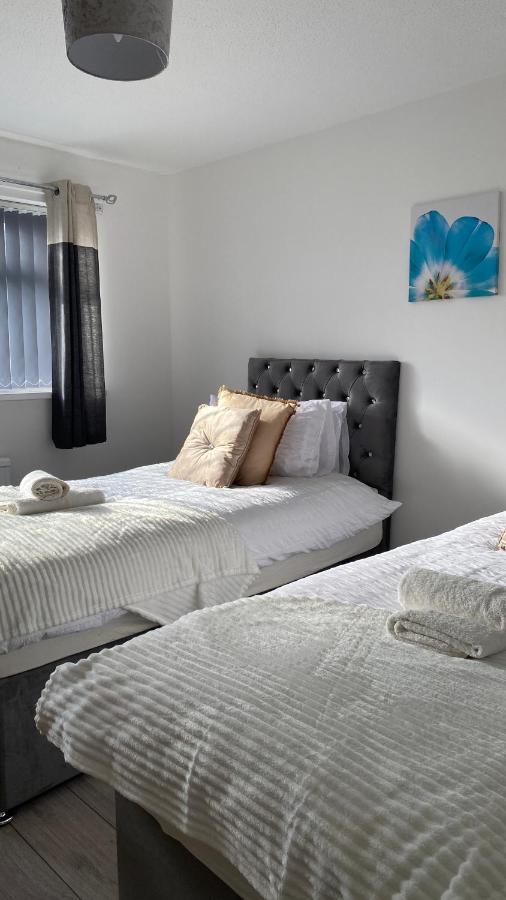 Bv Luxury Spacious 3 Bedroom House At Isaac Close Manchester Bagian luar foto