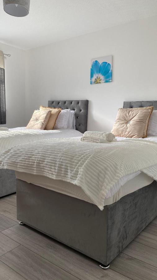 Bv Luxury Spacious 3 Bedroom House At Isaac Close Manchester Bagian luar foto
