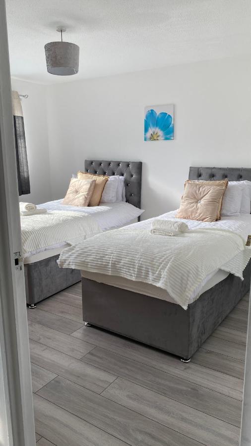 Bv Luxury Spacious 3 Bedroom House At Isaac Close Manchester Bagian luar foto