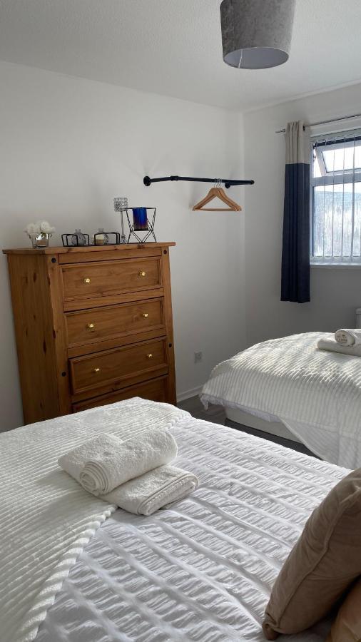 Bv Luxury Spacious 3 Bedroom House At Isaac Close Manchester Bagian luar foto
