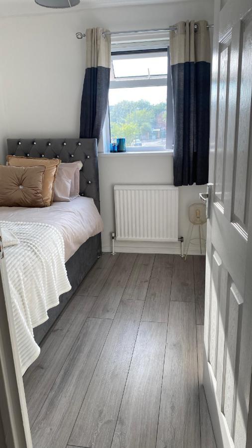 Bv Luxury Spacious 3 Bedroom House At Isaac Close Manchester Bagian luar foto