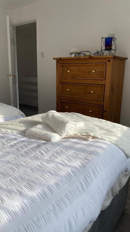 Bv Luxury Spacious 3 Bedroom House At Isaac Close Manchester Bagian luar foto