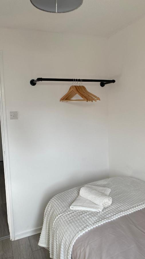 Bv Luxury Spacious 3 Bedroom House At Isaac Close Manchester Bagian luar foto